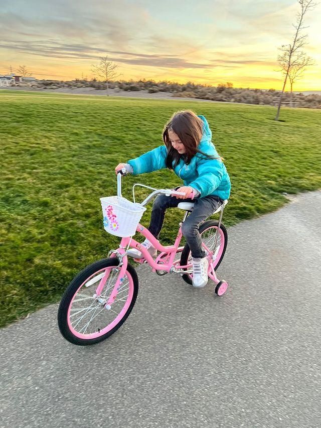 JOYSTAR Manteca 20" Banana Seat Girls Bike