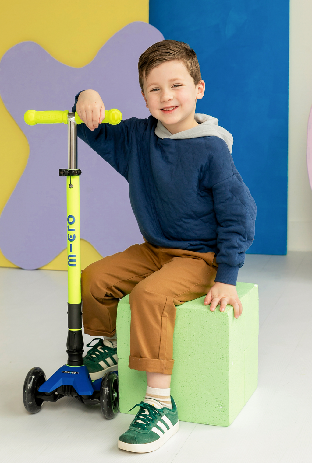 Micro Maxi Foldable LED Scooter