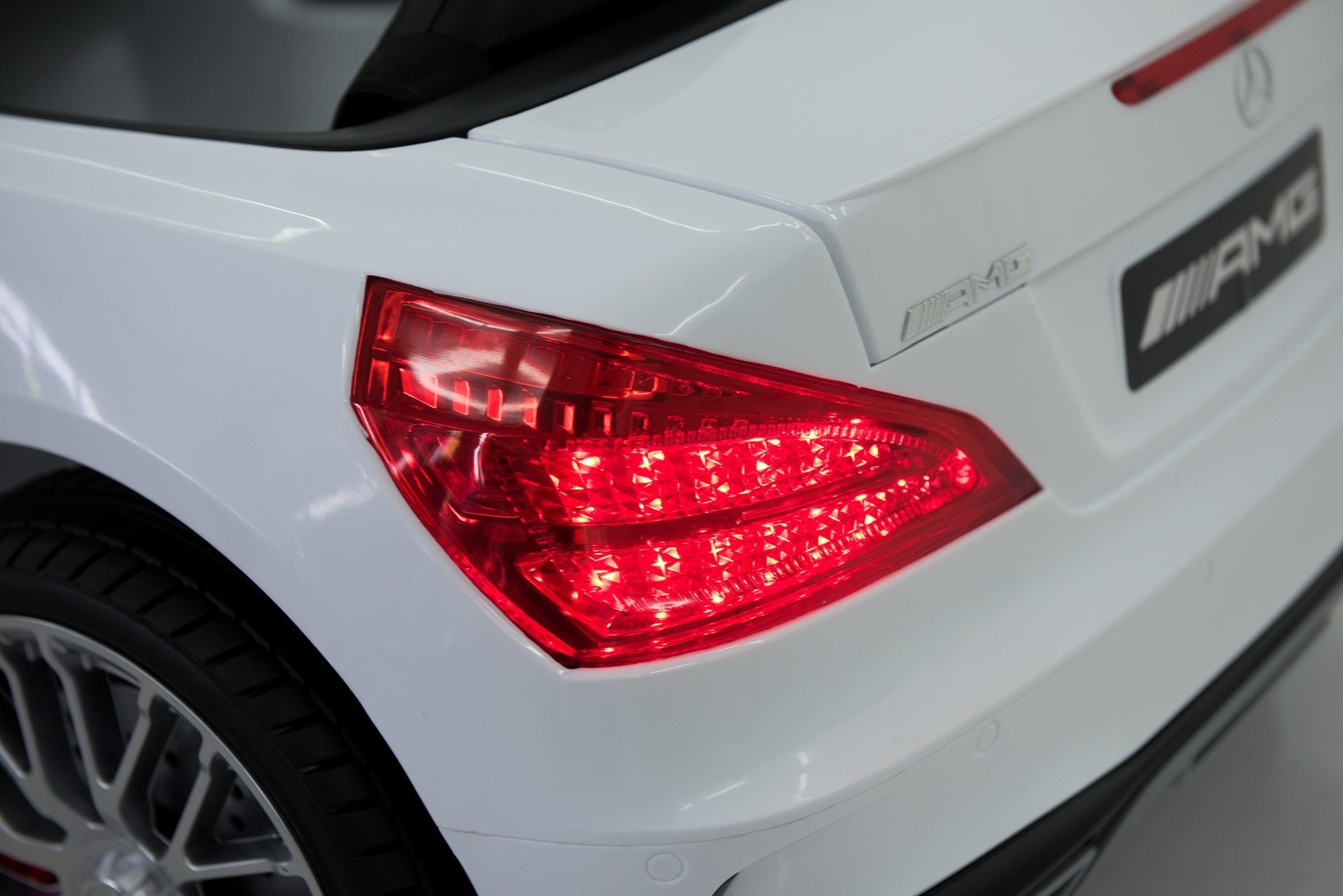 Licensed Mercedes SL65 AMG white