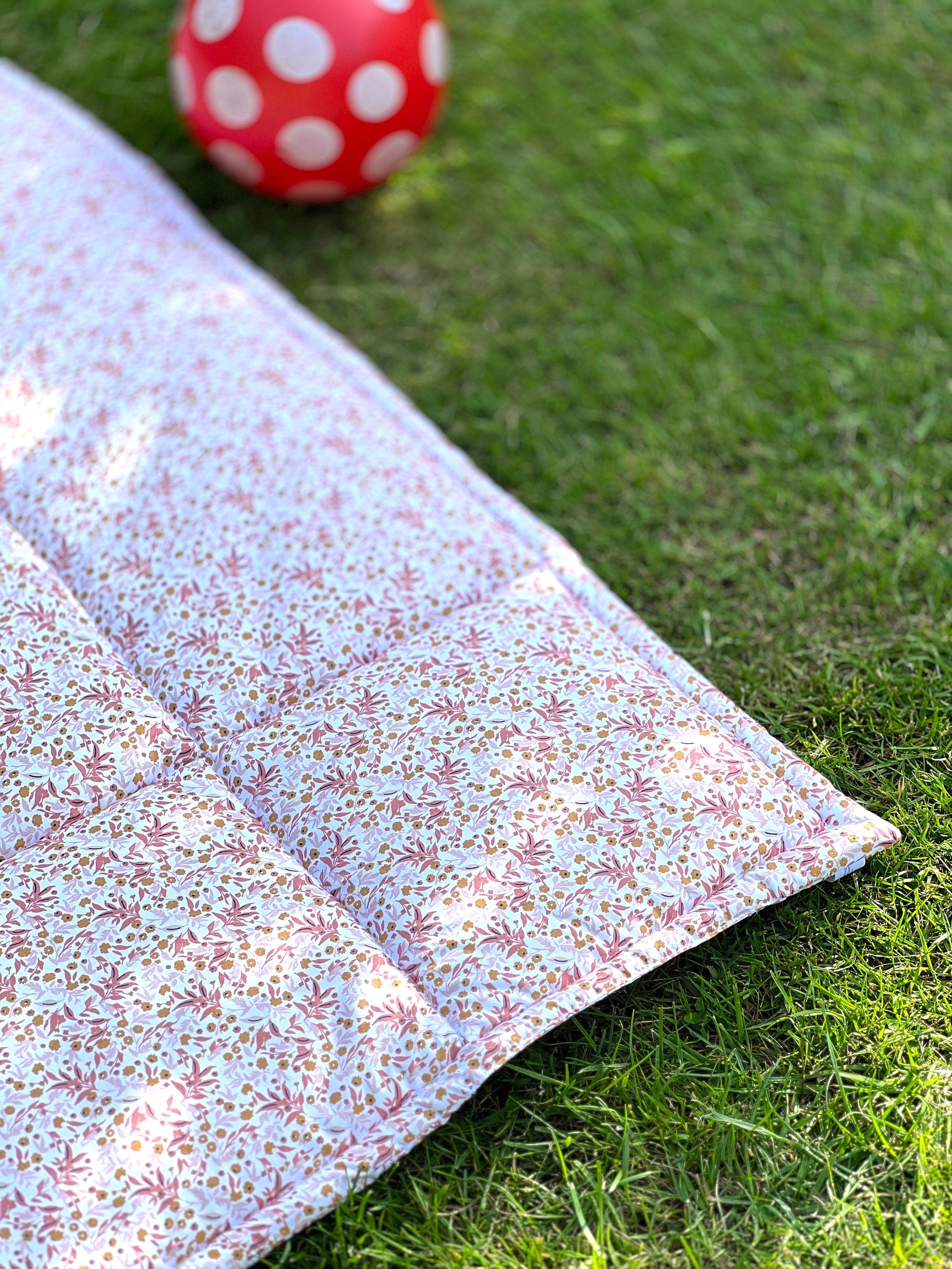 Padded play mat, coated on one side, water-repellent – materials Oeko-Tex 100 certified – made in Germany