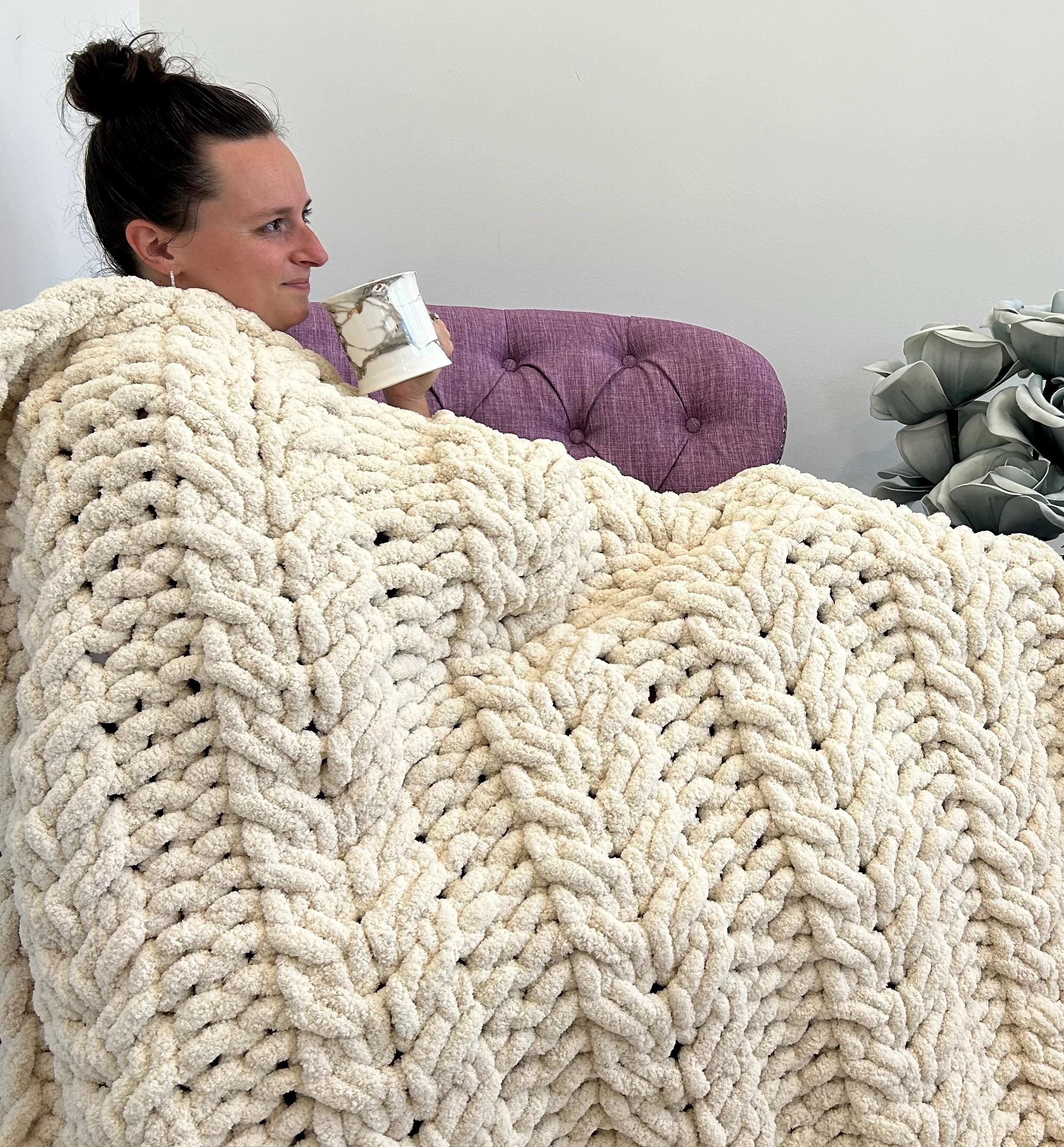 Blanket, Chunky knit throw, Chenille blanket, Flower Cable, Knitted Blanket, Hand knit, throw, gift