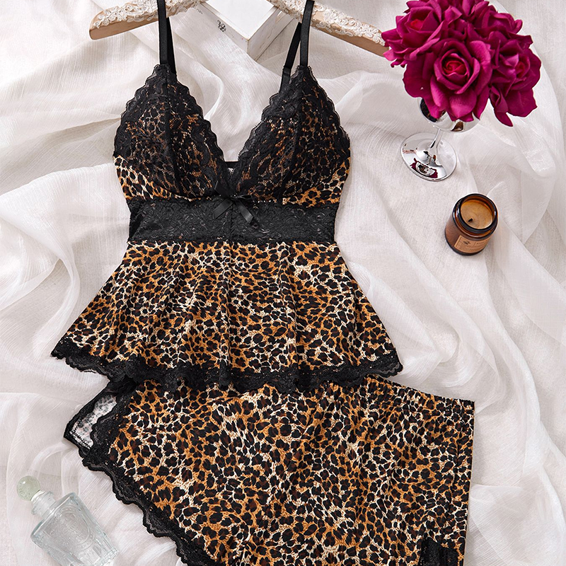 🌸New Arrival 50%OFF💖 Lace Trimmed V-Neck Camisole & Shorts Sleepwear Set